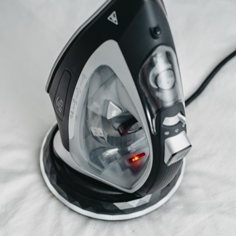 Adler Steam Iron | AD 5043 | Steam Iron | 2800 W | Water tank capacity 300 ml | Continuous steam 30 g/min | Steam boost performa Adler Steam Iron | AD 5043 | Steam Iron | 2800 W | Water tank capacity 300 ml | Continuous steam 30 g/min | Steam boost performa