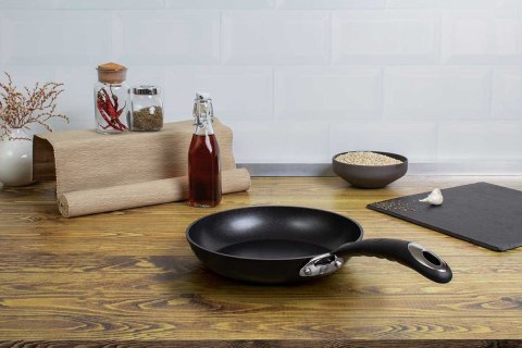 PATELNIA TYTANOWA 24cm BERLINGER HAUS BLACK PROFESSIONAL LINE BH-6116 PATELNIA TYTANOWA 24cm BERLINGER HAUS BLACK PROFESSIONAL LINE BH-6116
