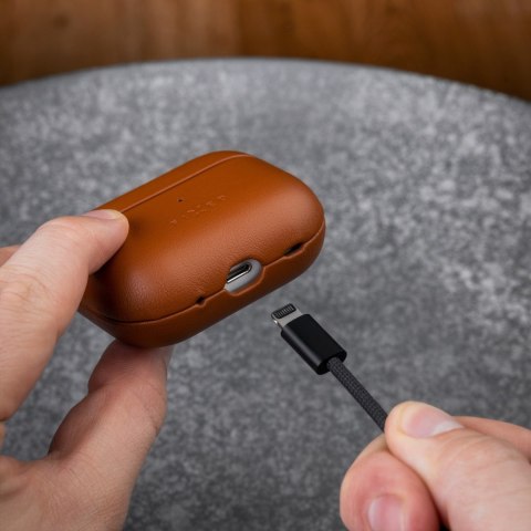 Fixed | Etui na słuchawki douszne z obsługą MagSafe | Apple AirPods Pro 2/Pro 2 (USB-C) | Brązowy | Skóra Fixed | Etui na słuchawki douszne z obsługą MagSafe | Apple AirPods Pro 2/Pro 2 (USB-C) | Brązowy | Skóra