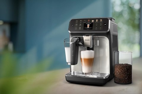 Espresso Machine | EP4446/70 | Pump pressure 15 bar | Built-in milk frother | Fully Automatic | 1500 W | Black/Silver Espresso Machine | EP4446/70 | Pump pressure 15 bar | Built-in milk frother | Fully Automatic | 1500 W | Black/Silver